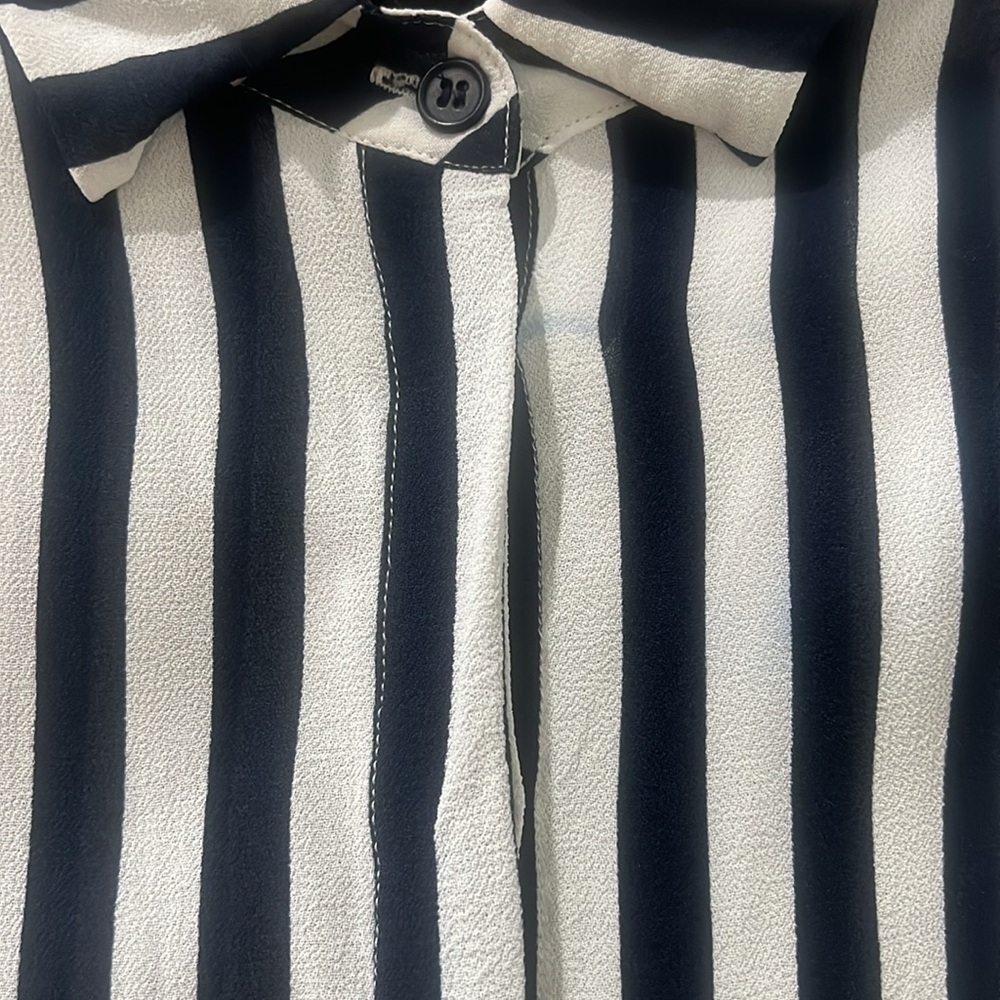 Reformation Blue and White Striped Women's Top
Size small - Picture 5 of 8
